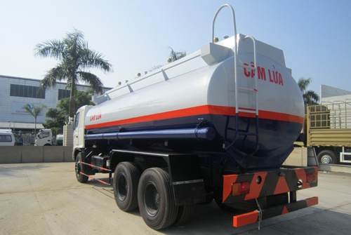 Tại sao xe chở xăng lại có dây xích? Câu chuyện không phải ai cũng biết!