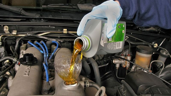 Xe tải bao nhiêu km thay nhớt? Hướng dẫn chi tiết cho tài xế và chủ xe
